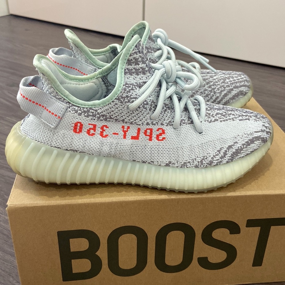 Yeezy Boost 350 v2 Blue Tint sz 5
